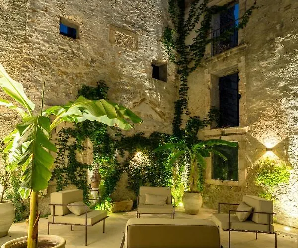 Isabella Di CastigliaAlbergo